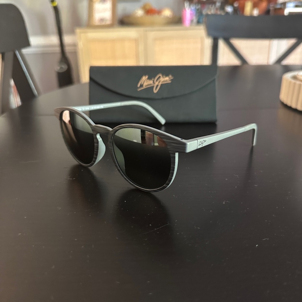 Maui Jim Black Textured Sunglasses - Picture 3 of 5